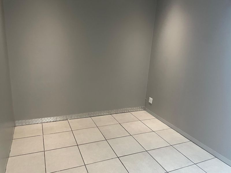 66 m2 Shop/ Medical Suite To Let – Kyalami on Main Shopping Centre - Photo 6