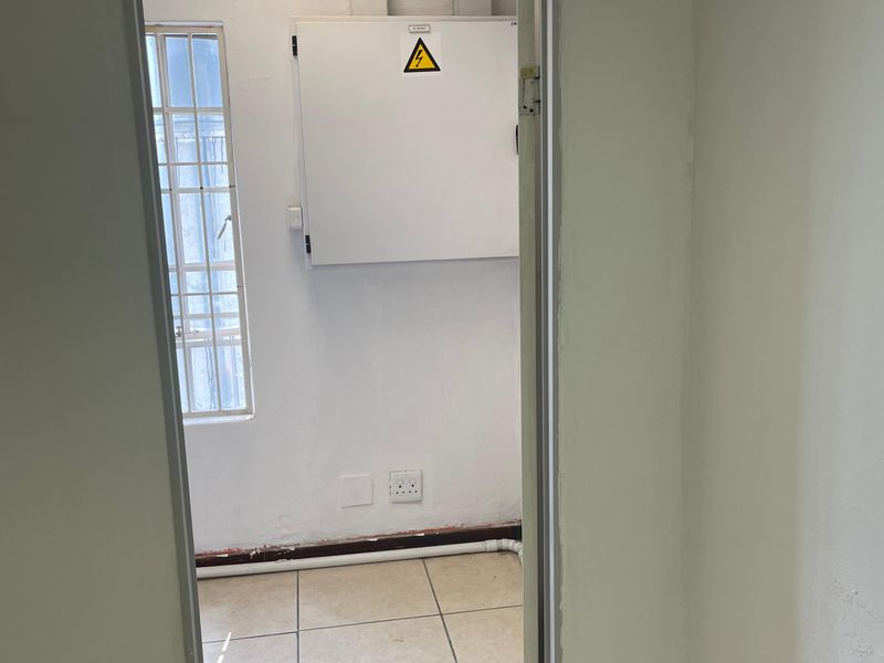 65 m2 Retail Shop / Medical Suite To Let – Kyalami on Main Shopping Centre - Photo 9