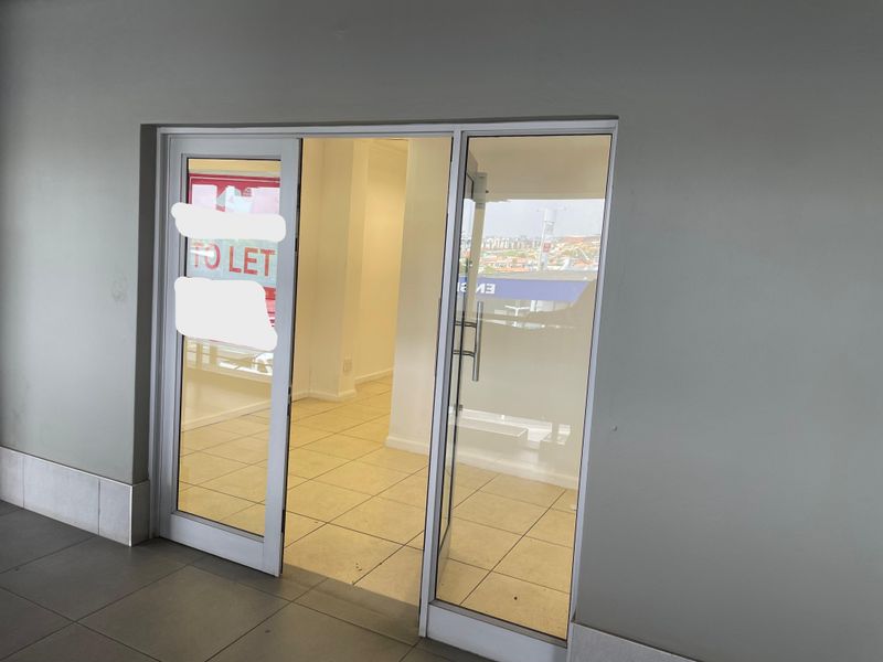 65 m2 Retail Shop / Medical Suite To Let – Kyalami on Main Shopping Centre - Photo 2