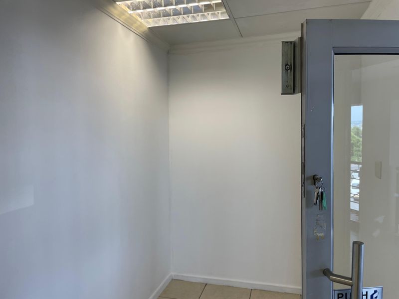 65 m2 Retail Shop / Medical Suite To Let – Kyalami on Main Shopping Centre - Photo 4