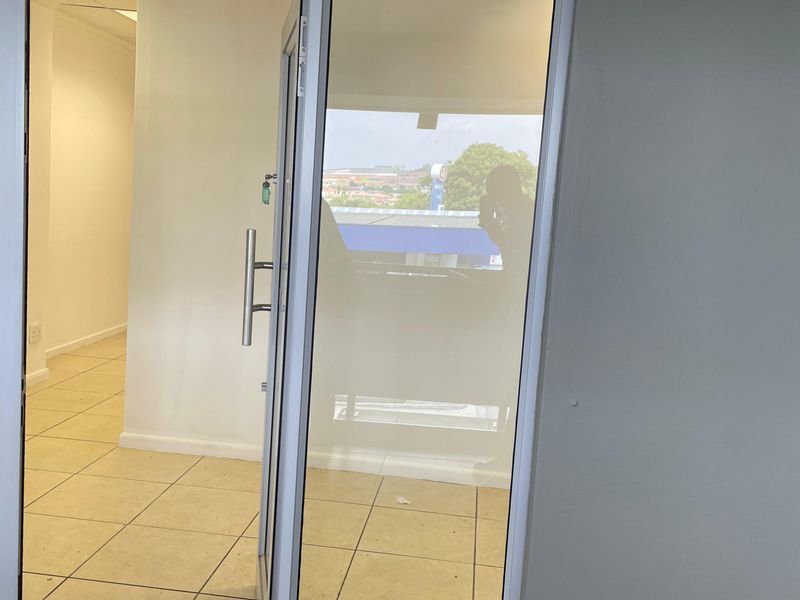 65 m2 Retail Shop / Medical Suite To Let – Kyalami on Main Shopping Centre - Photo 3