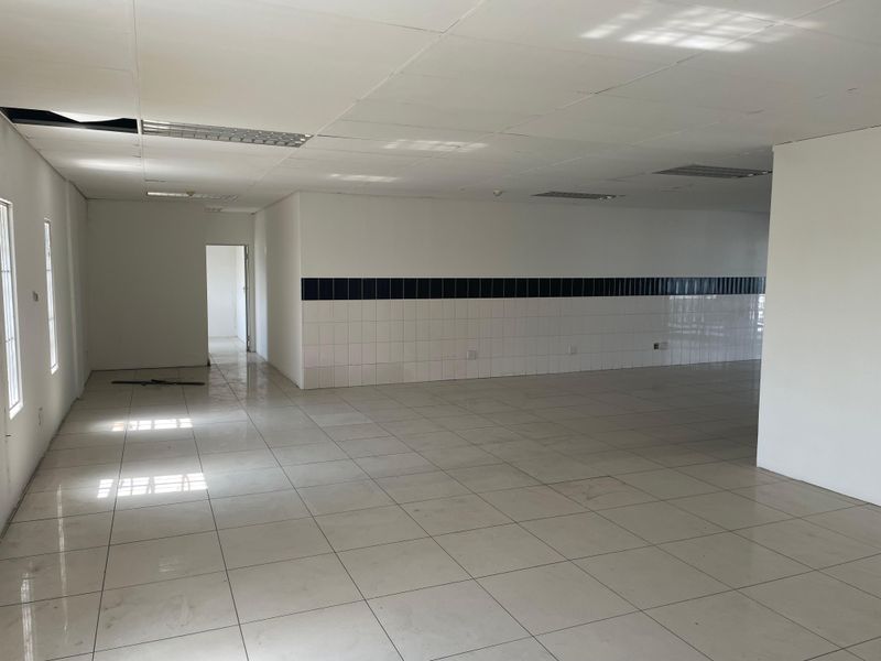 147 m2 Commercial / Retail Space To Let – Kyalami on Main Shopping Centre - Photo 5