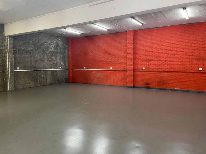 252 Sqm Warehouse or Distribution Unit To Let at Kyalami - Photo 8