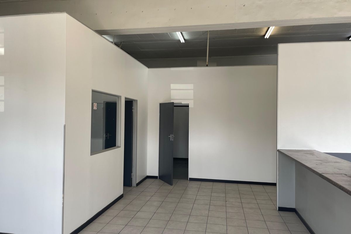 252 Sqm Warehouse or Distribution Unit To Let at Kyalami - Photo 4