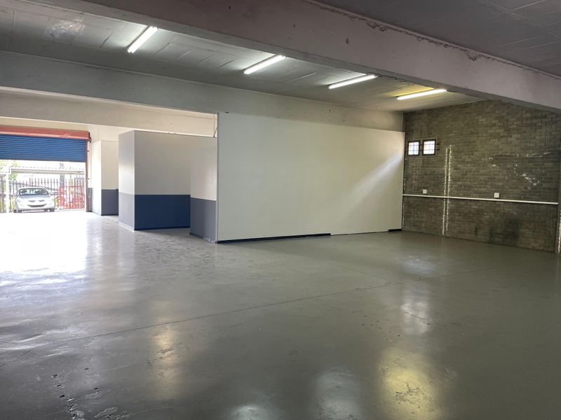 252 Sqm Warehouse or Distribution Unit To Let at Kyalami - Photo 2