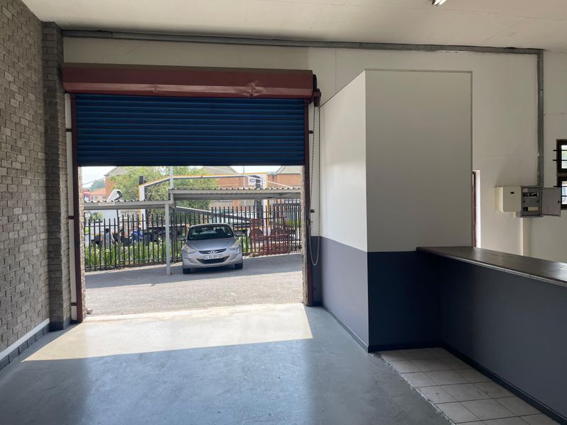 252 Sqm Warehouse or Distribution Unit To Let at Kyalami - Photo 3