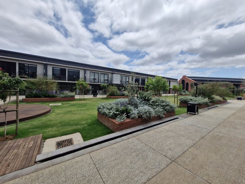 Beautiful office space available in the heart of Rooihuiskraal north - Photo 1