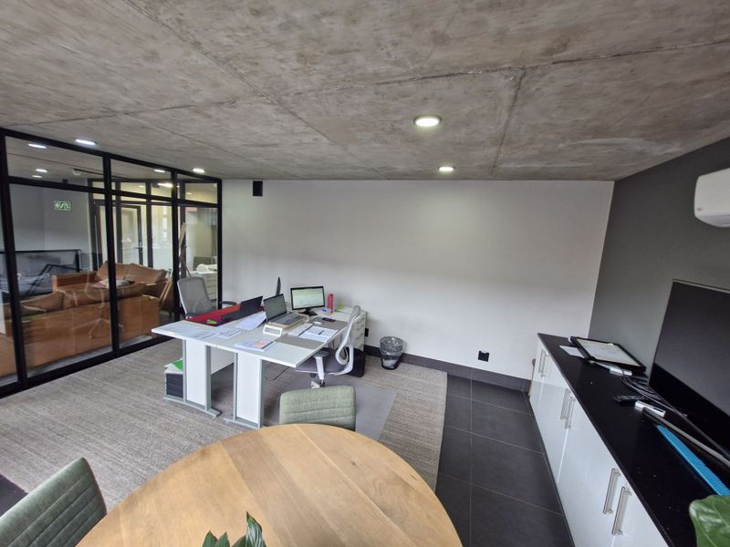 Beautiful office space available in the heart of Rooihuiskraal north - Photo 8