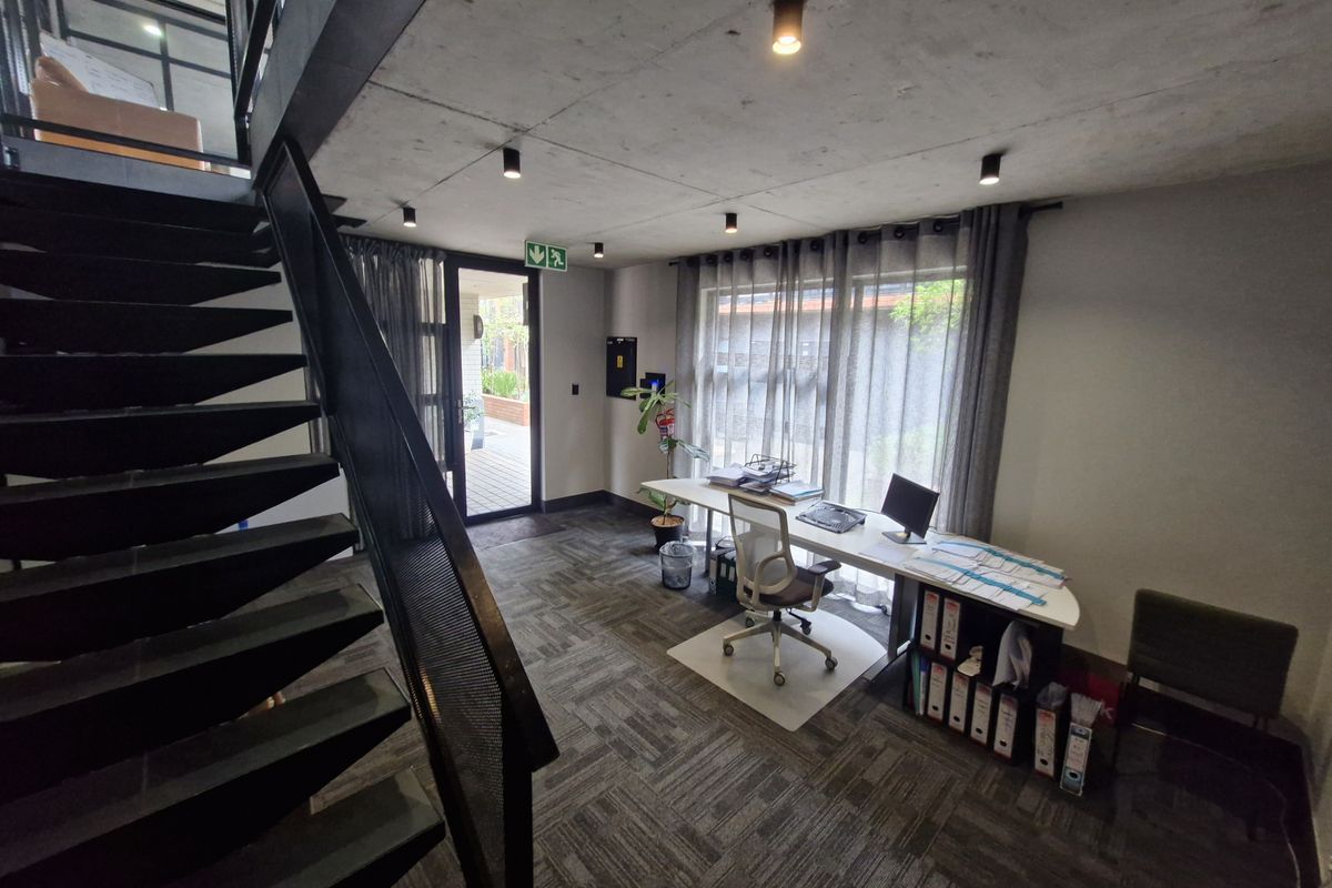 Beautiful office space available in the heart of Rooihuiskraal north - Photo 5