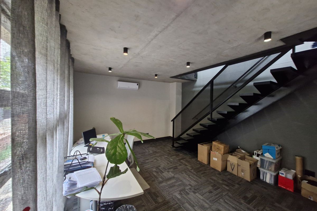 Beautiful office space available in the heart of Rooihuiskraal north - Photo 4