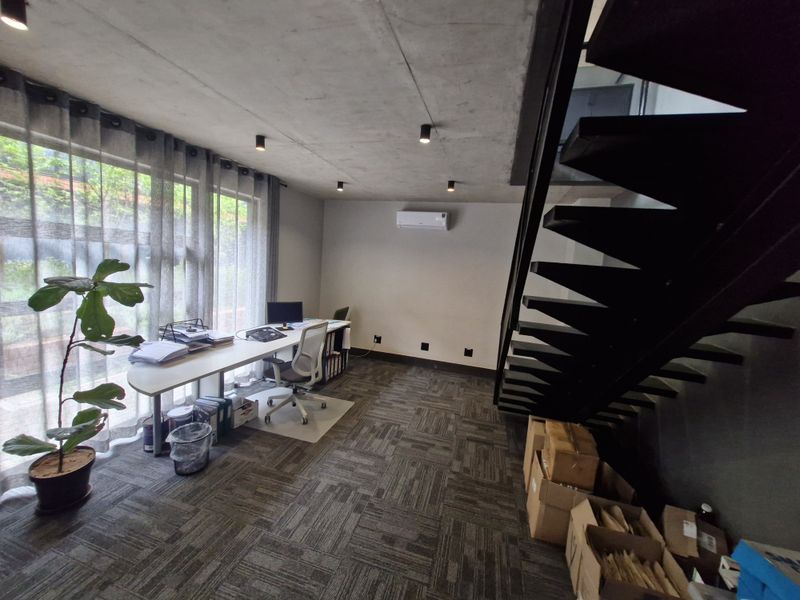 Beautiful office space available in the heart of Rooihuiskraal north - Photo 3