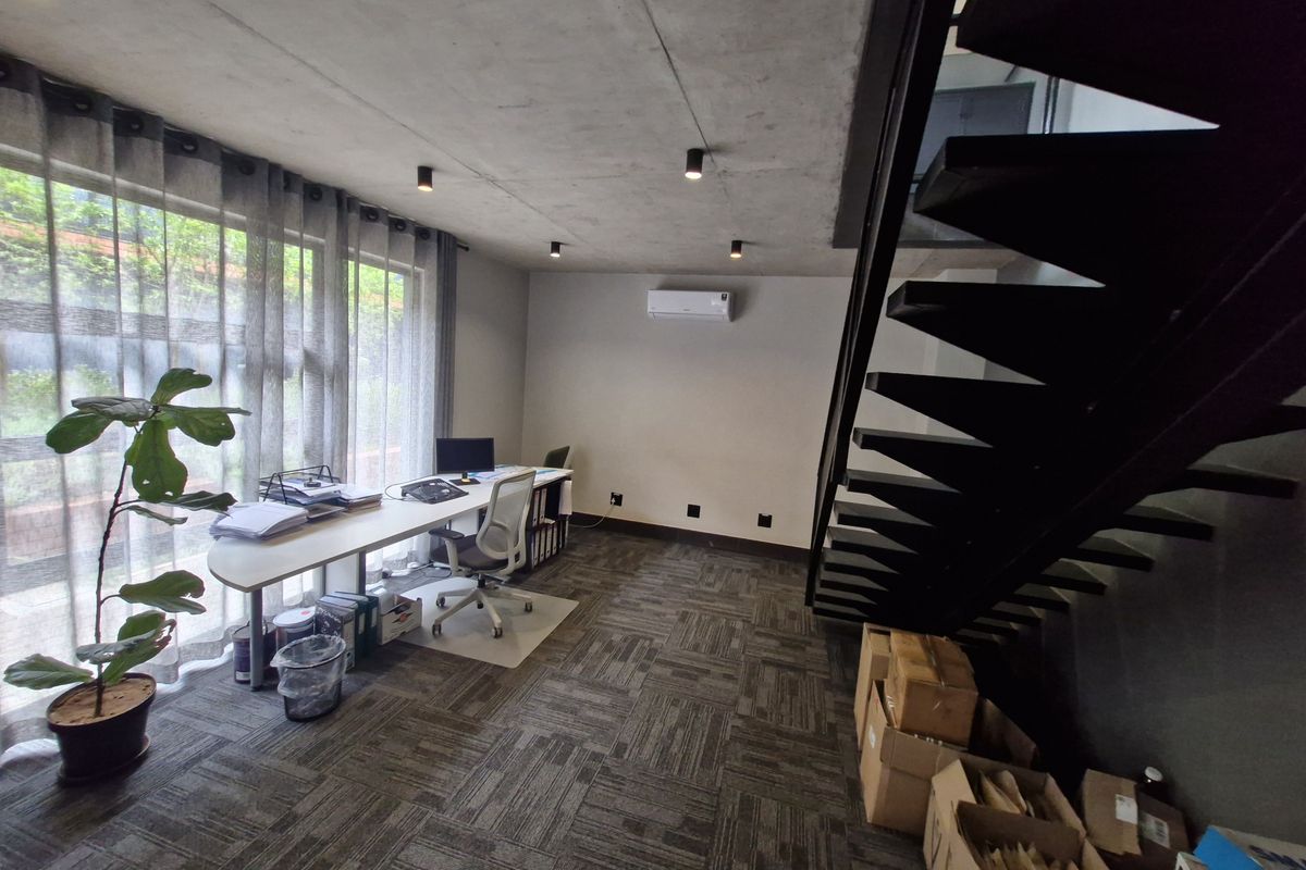Beautiful office space available in the heart of Rooihuiskraal north - Photo 3