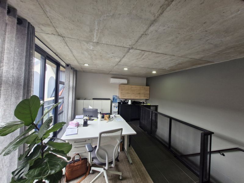Beautiful office space available in the heart of Rooihuiskraal north - Photo 10