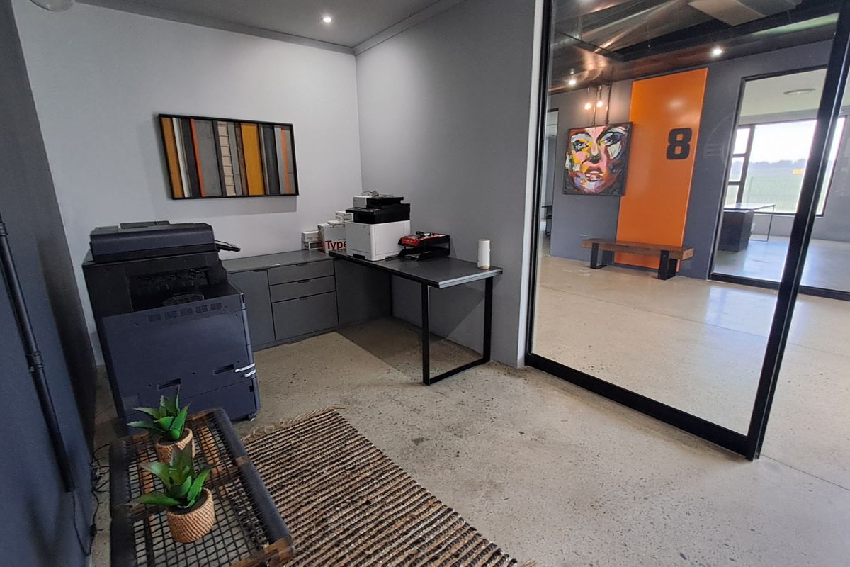 Industrial property for sale with immediate use facilities - Photo 3