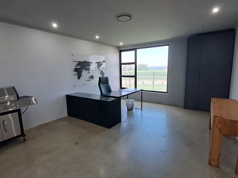 Industrial property for sale with immediate use facilities - Photo 2