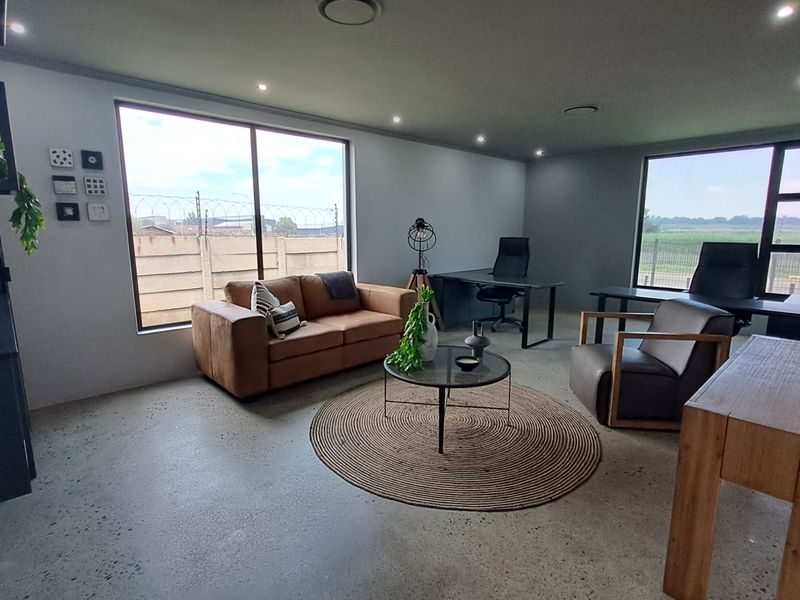 Industrial property for sale with immediate use facilities - Photo 4