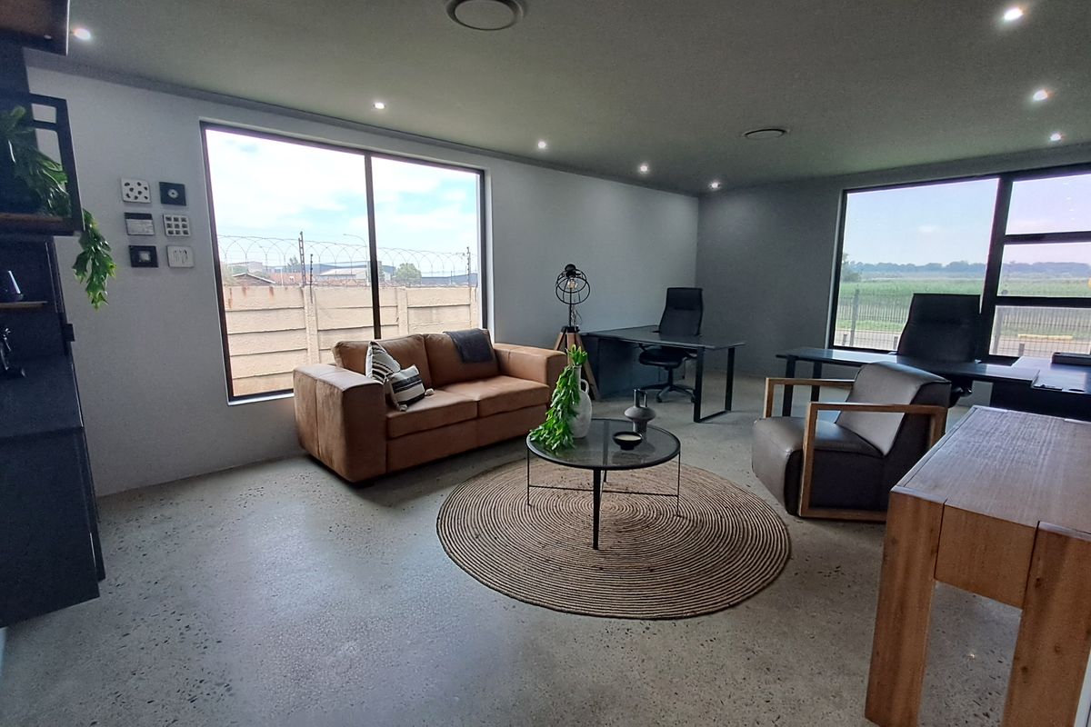 Industrial property for sale with immediate use facilities - Photo 4