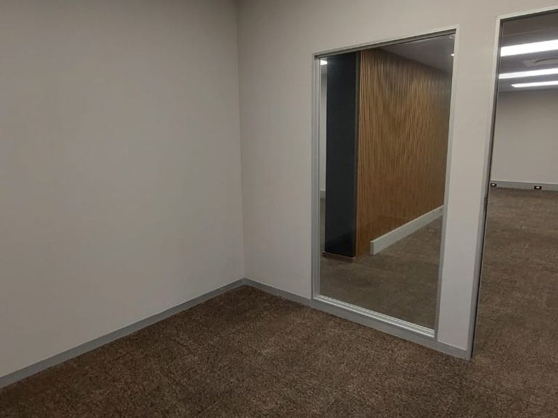±339m2 Office Space to Let in Waterkloof - Photo 6
