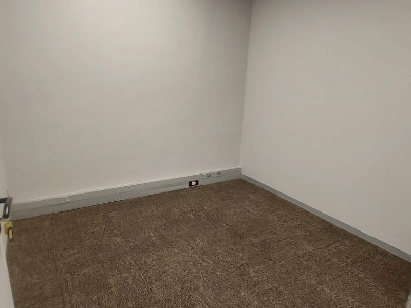 ±339m2 Office Space to Let in Waterkloof - Photo 5