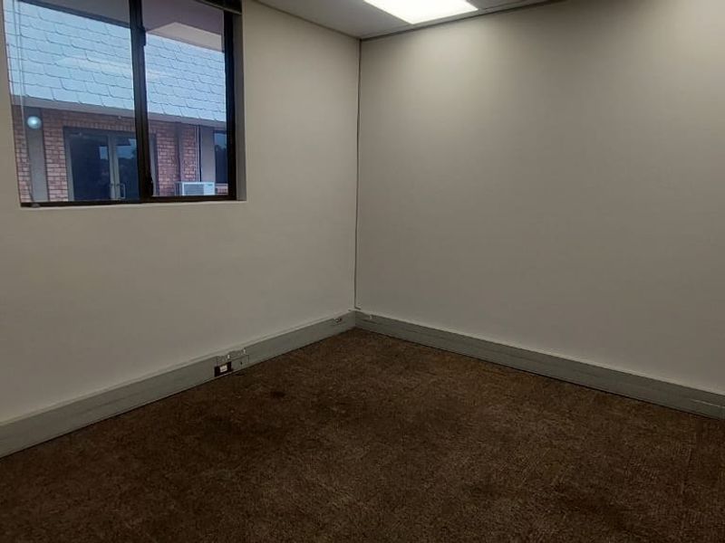 ±339m2 Office Space to Let in Waterkloof - Photo 10