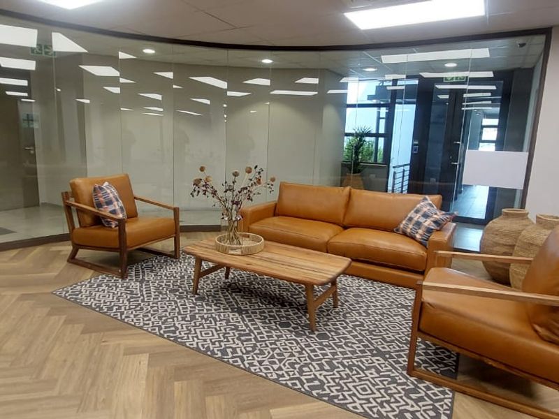 ±339m2 Office Space to Let in Waterkloof - Photo 2