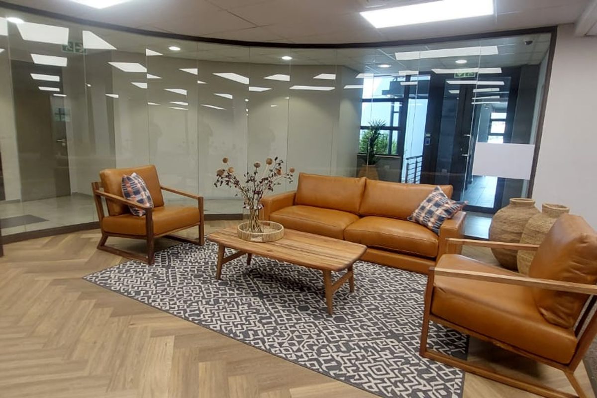 ±339m2 Office Space to Let in Waterkloof - Photo 2