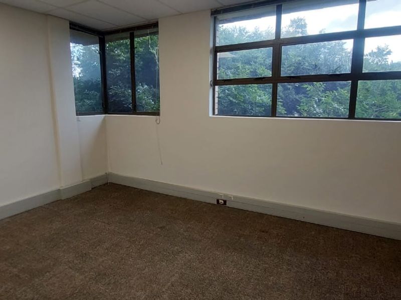 ±339m2 Office Space to Let in Waterkloof - Photo 4