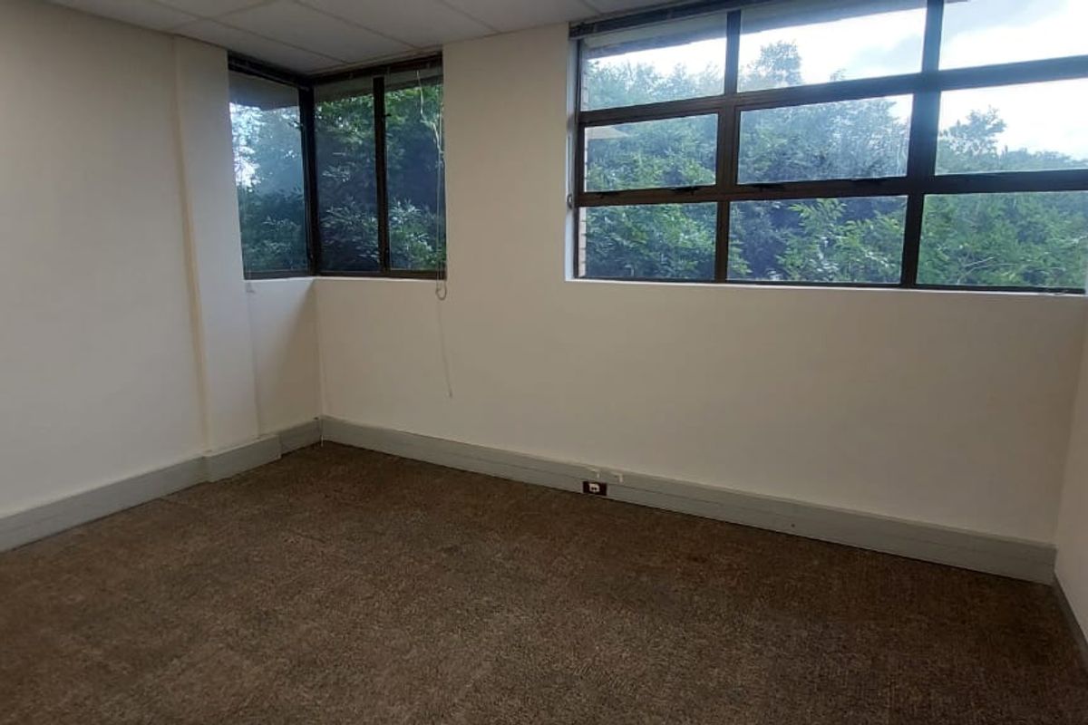 ±339m2 Office Space to Let in Waterkloof - Photo 4