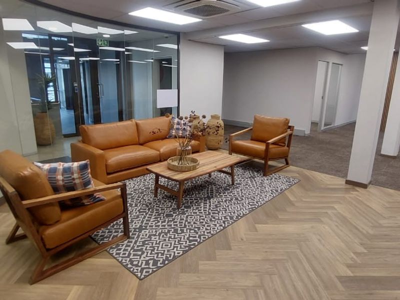 ±339m2 Office Space to Let in Waterkloof - Photo 3