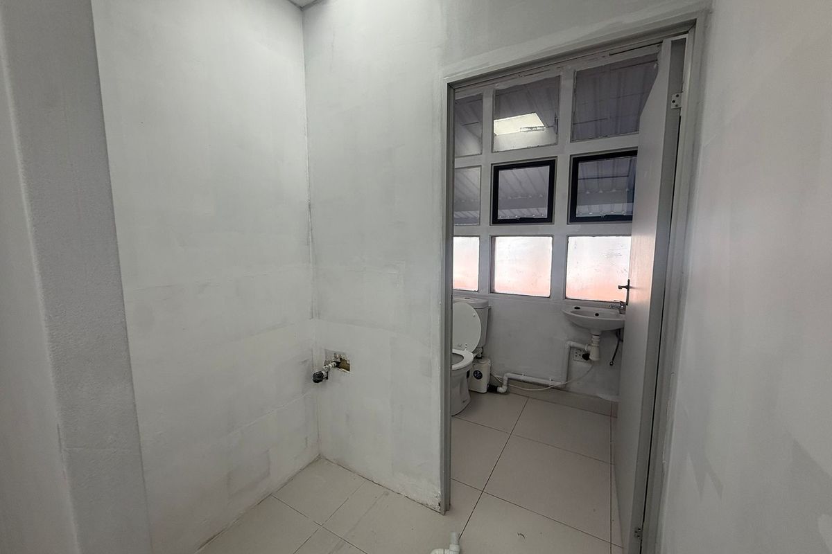 Offices to let in Docnor Centre - Photo 5