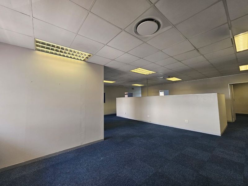 TO LET – Neat, Spacious Office Space ±271 m2| Waterkloofrand Office Park | Private Second-Floor Suit - Photo 8