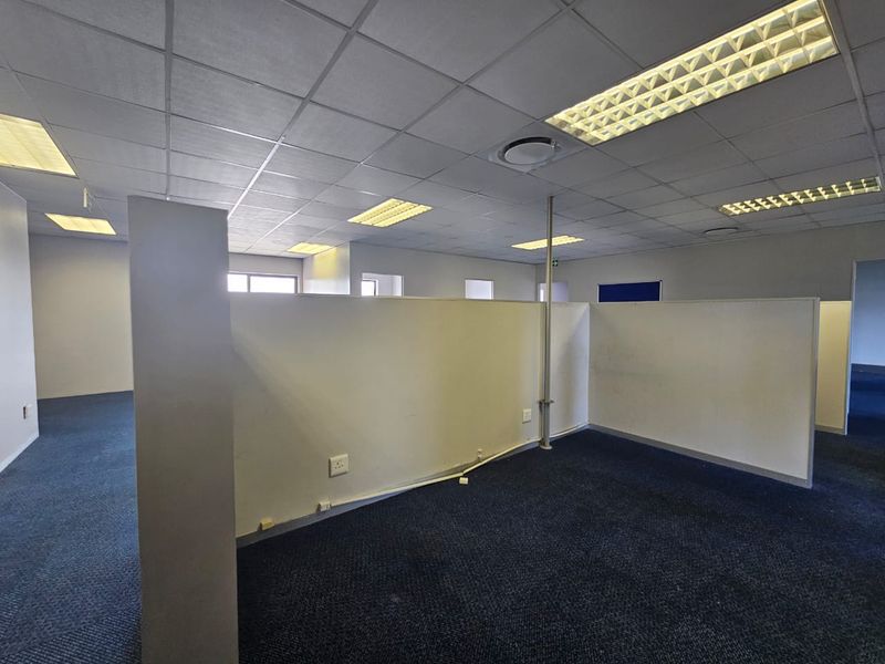TO LET – Neat, Spacious Office Space ±271 m2| Waterkloofrand Office Park | Private Second-Floor Suit - Photo 9