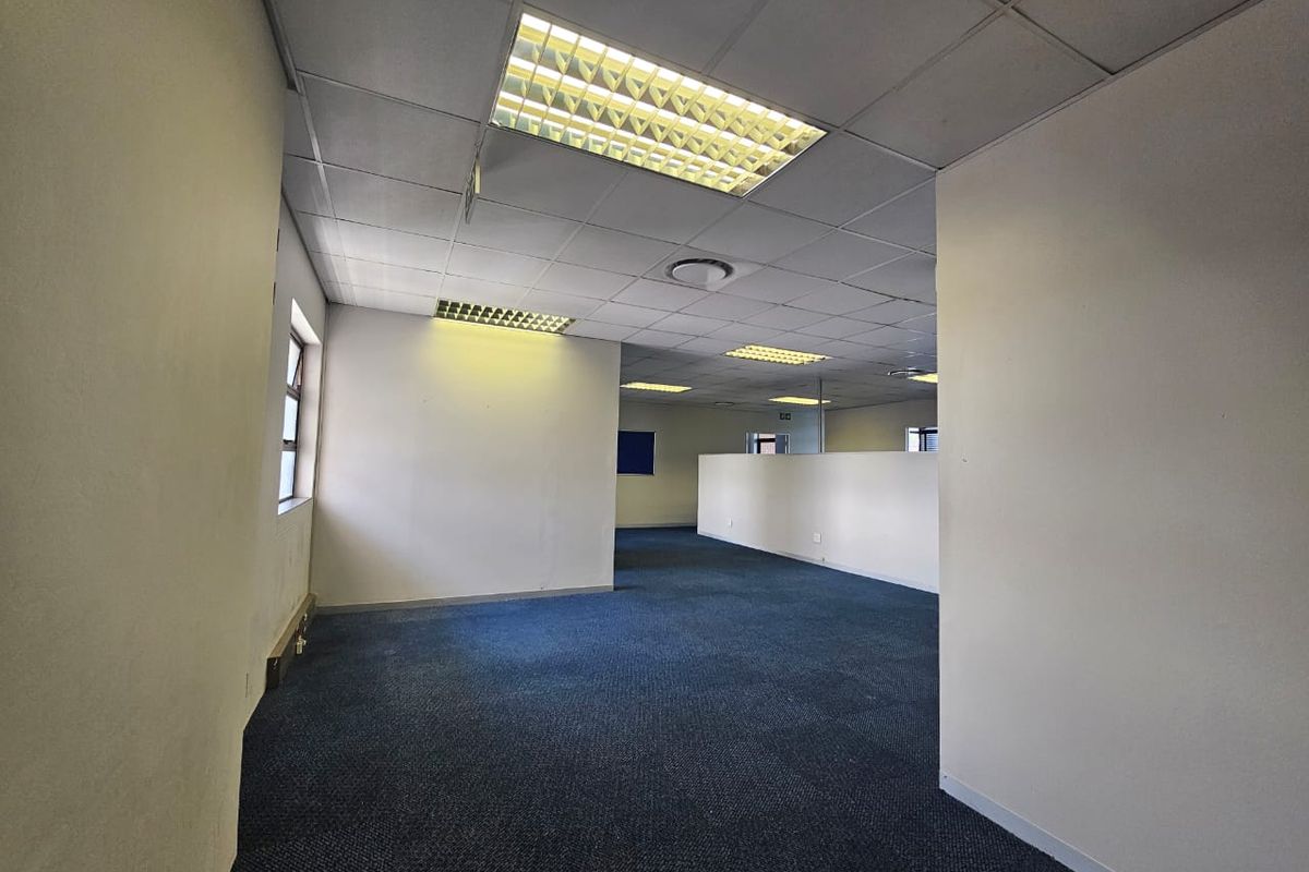 TO LET – Neat, Spacious Office Space ±271 m2| Waterkloofrand Office Park | Private Second-Floor Suit - Photo 5