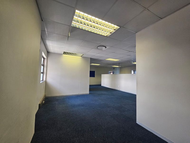 TO LET – Neat, Spacious Office Space ±271 m2| Waterkloofrand Office Park | Private Second-Floor Suit - Photo 3
