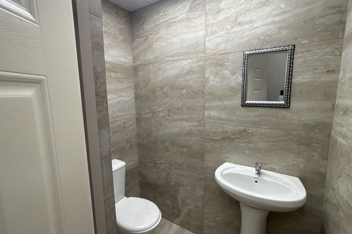 20 sqm Office to Rent in Jacaranda Centre, Hilton - Photo 5