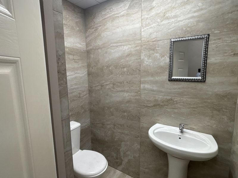 20 sqm Office to Rent in Jacaranda Centre, Hilton - Photo 5