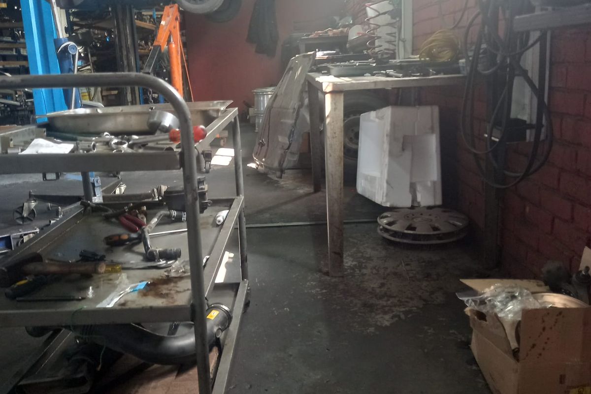 Well-established mechanical workshop for sale in the heart of Hartenbos – a rare opportunity - Photo 5