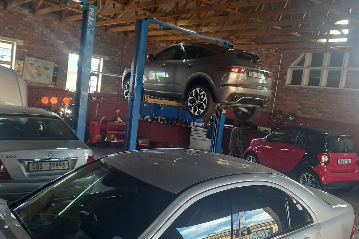 Well-established mechanical workshop for sale in the heart of Hartenbos – a rare opportunity - Photo 4