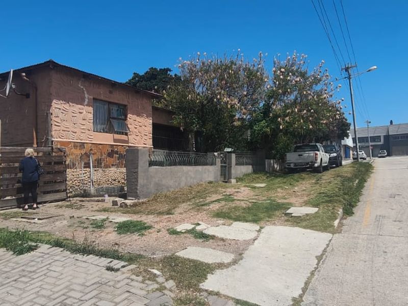 Prime industrial yard for sale in Sidwell, Gqeberha. Perfect for your business expansion needs!! - Photo 8