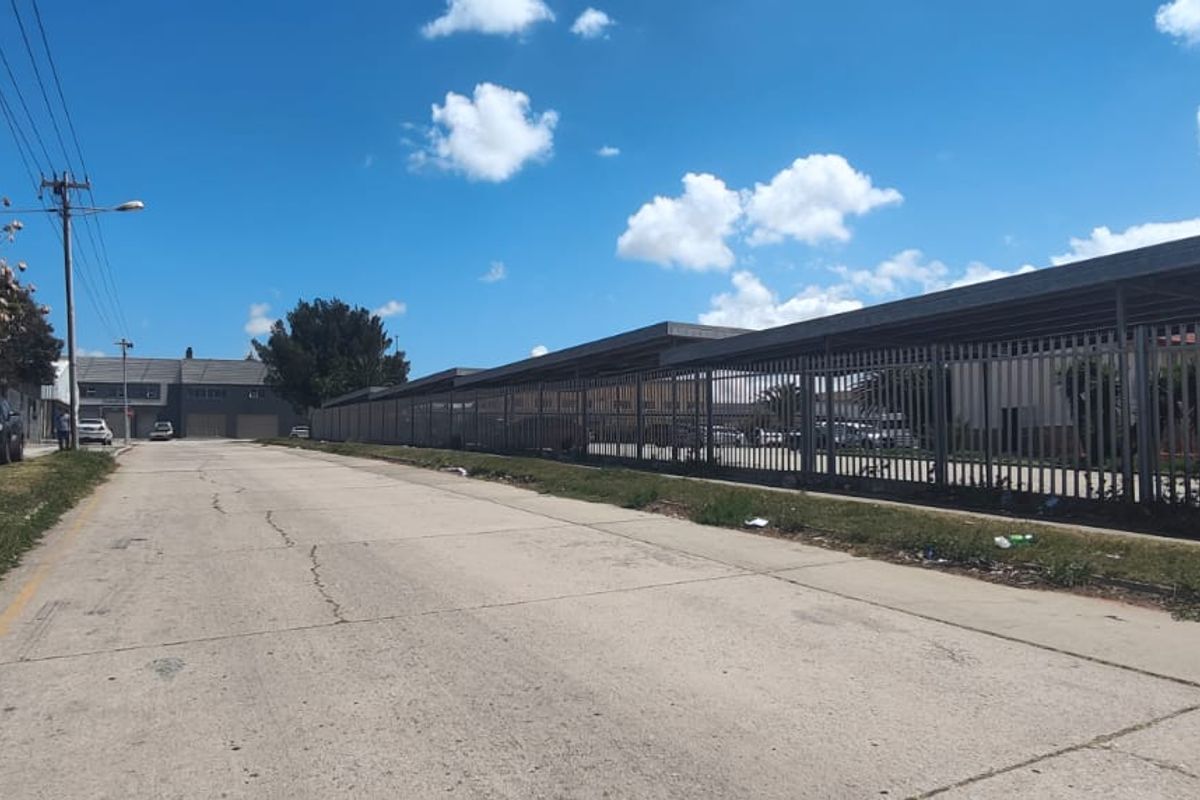 Prime industrial yard for sale in Sidwell, Gqeberha. Perfect for your business expansion needs!! - Photo 2