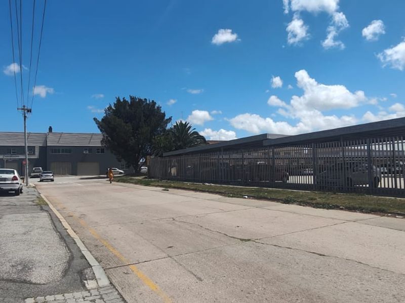Prime industrial yard for sale in Sidwell, Gqeberha. Perfect for your business expansion needs!! - Photo 3