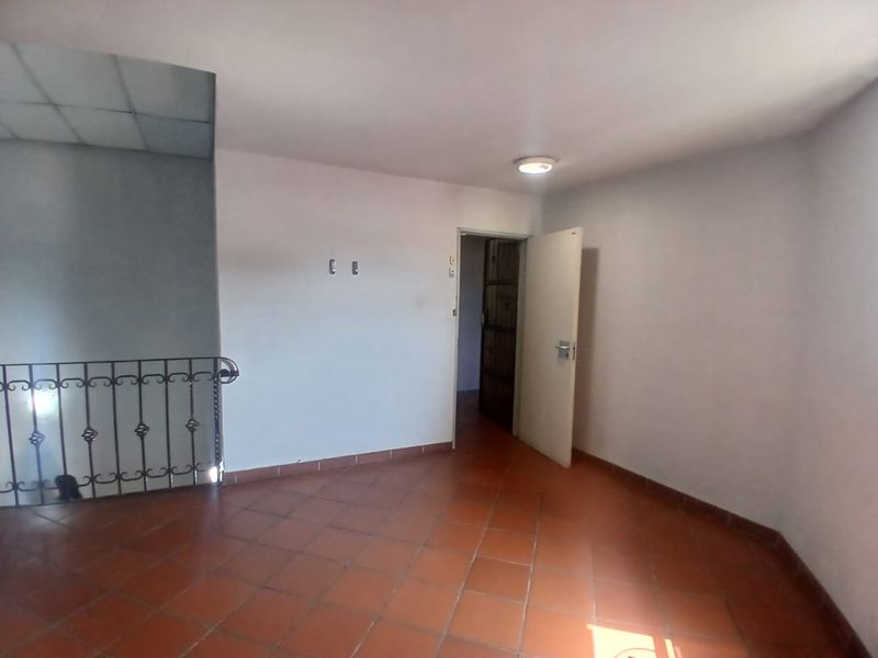 Neat, Bright & Ready - Photo 8