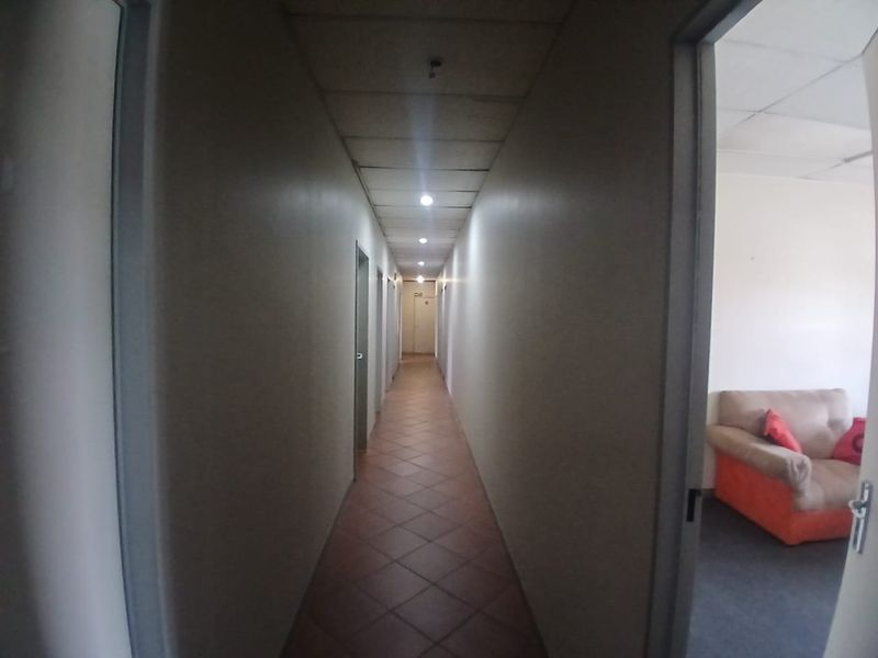 Neat, Bright & Ready - Photo 6