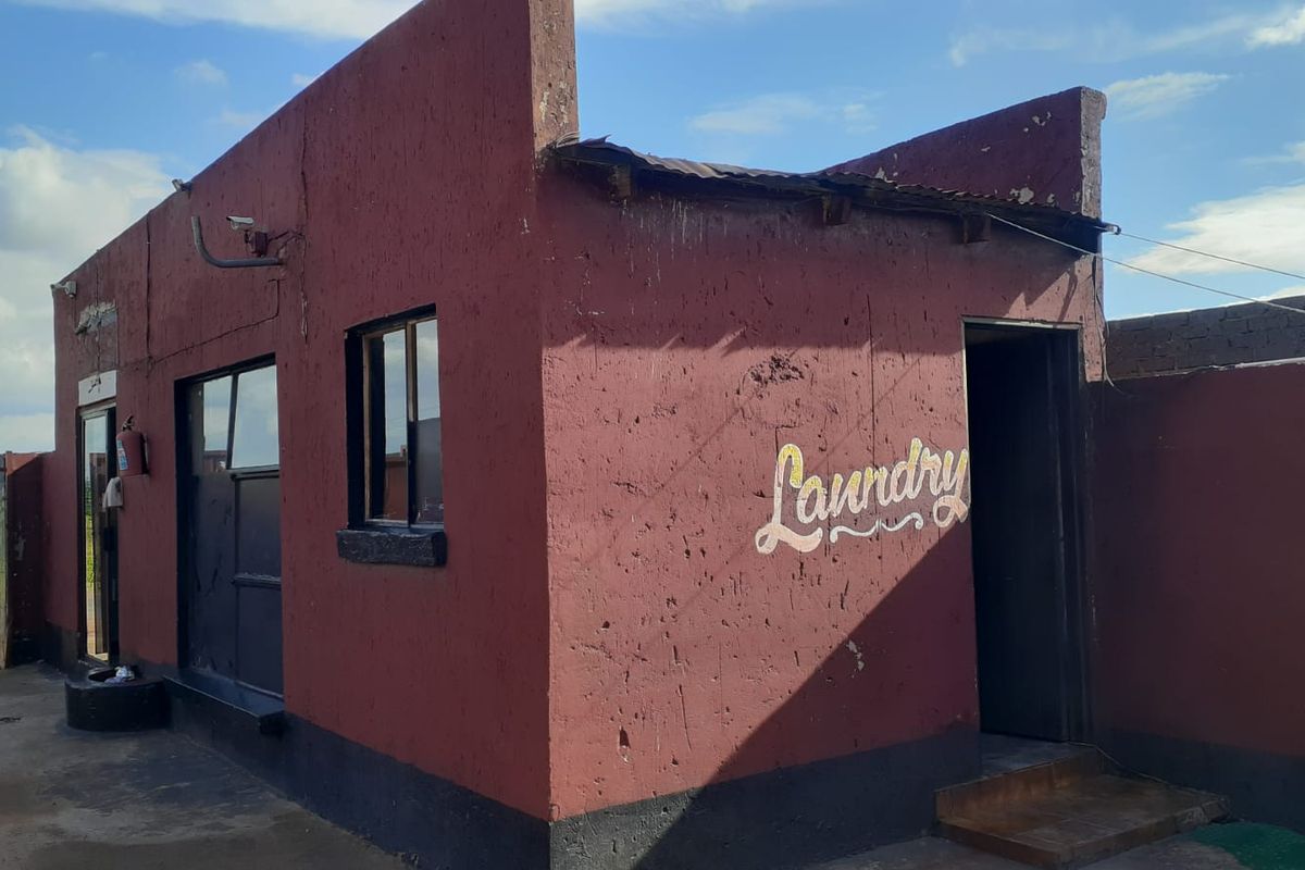 A massive guest lodge awaiting an innovative investor for adventurous attractive outing spot - Photo 5