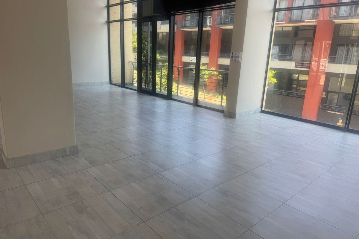 Light-Filled Ground Floor Commercial Space for Lease – 131m2 - Photo 2