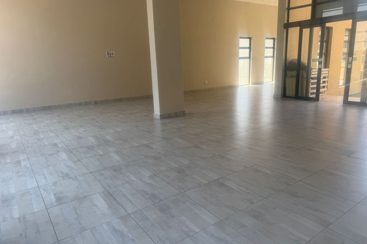 Bright and Versatile Ground Floor Commercial Unit for Sale – 131m2 - Photo 5