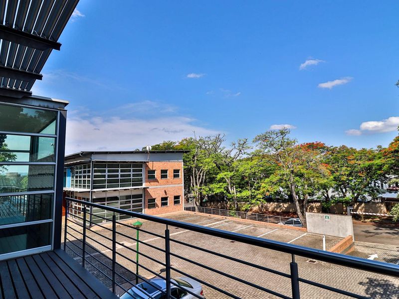 Well-Maintained Office Park with Two Rental Spaces Available  - 391 and 245m2 - Photo 2