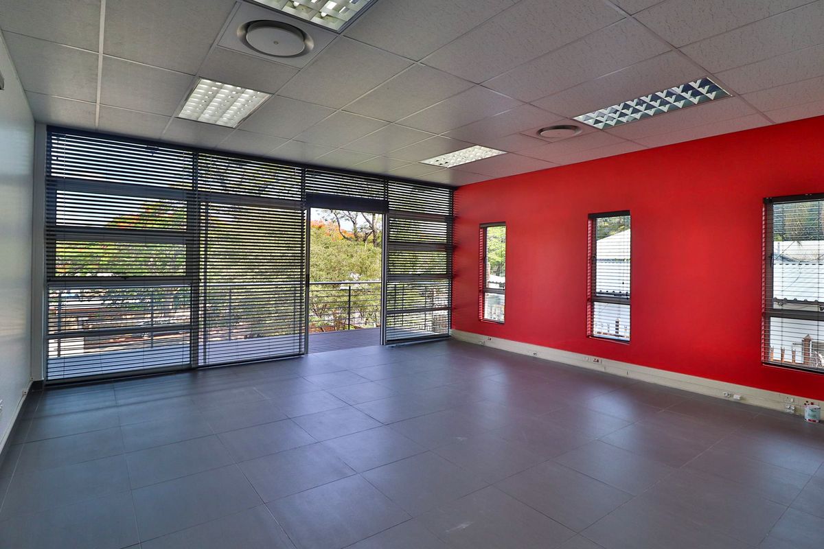 Well-Maintained Office Park with Two Rental Spaces Available  - 391 and 245m2 - Photo 3
