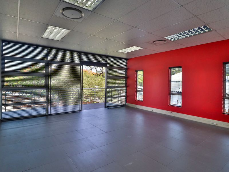 Well-Maintained Office Park with Two Rental Spaces Available  - 391 and 245m2 - Photo 3