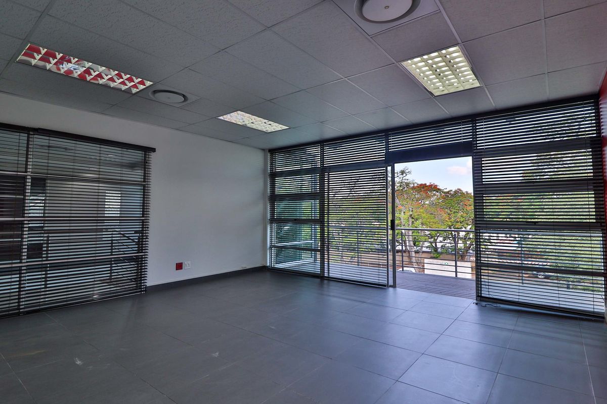 Well-Maintained Office Park with Two Rental Spaces Available  - 391 and 245m2 - Photo 4